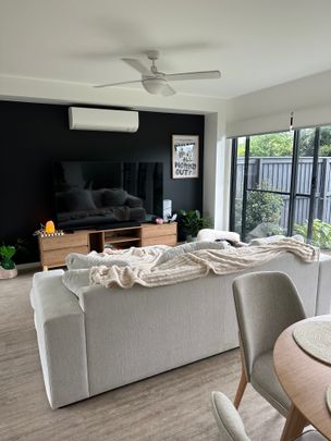 Palmview - Photo 1