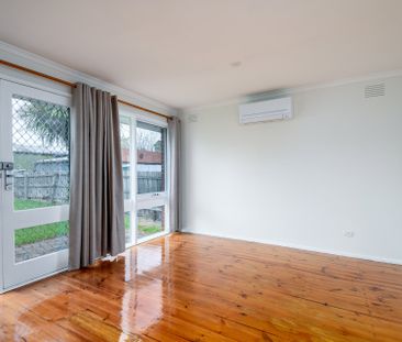 READY TO MOVE? DISCOVER MULGRAVE’S FINEST FAMILY HOME! - Photo 2