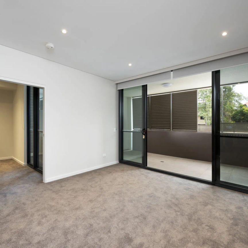 Stylish Modern Two Bedroom Apartment in Boutique 'EVA' Complex - Photo 1