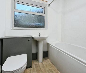 2 bedroom semi-detached bungalow to rent - Photo 6