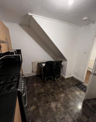 4 bedroom maisonette to rent - Photo 3