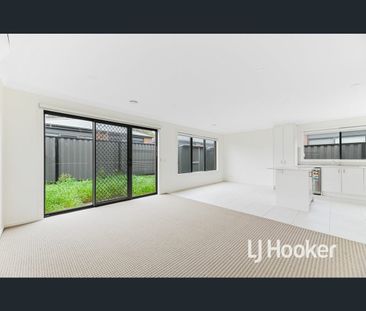 11 Expedition Circuit, Pakenham, Vic 3810 - Photo 2