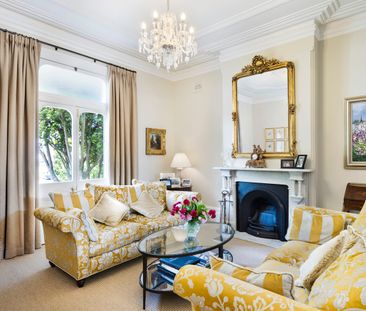 High-end family home combining heritage and modern design - Photo 3