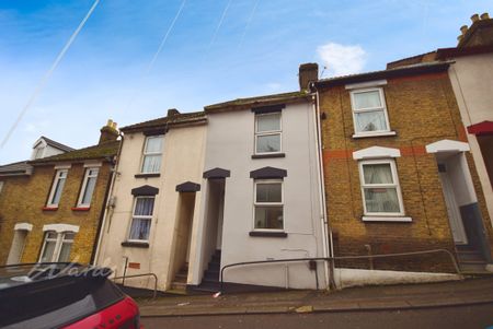 3 bedroom terraced house to rent - Photo 3