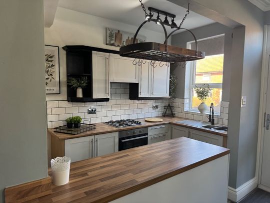 2 Bed Terraced House, Swallow Mount, LS12 - Photo 1