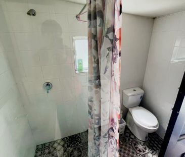 5 bed 2 bath-single room 2 - Photo 5