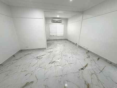 Modern Family Home&excl;&excl; - Photo 4