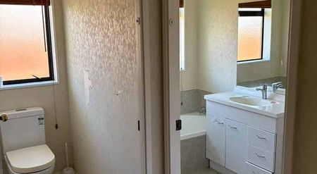 Pet free Brick and tile beauty in the Gardens - Photo 4