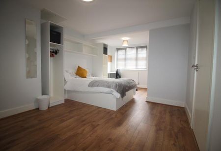 8 bedroom townhouse to rent - Photo 2