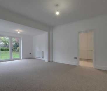 3 bedroom detached bungalow to rent - Photo 1