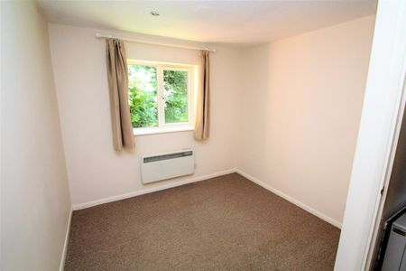 Butlers Court, High Wycombe - Photo 2