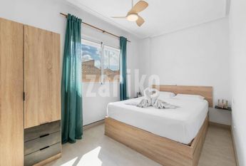 Bright two-bedroom apartment just a stone-throw from the beach