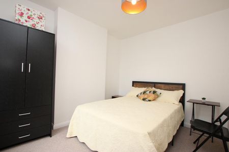 1 bedroom in a house share to rent - Photo 2