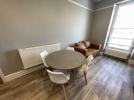 4 Bed Flat, Cotham Hill, BS6 - Photo 2