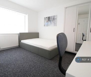 1 bedroom in a house share to rent - Photo 2