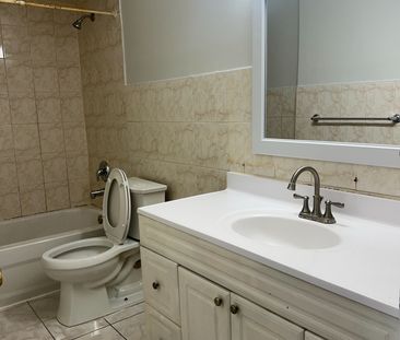 For Lease - 7258 Sills Road, Mississauga, Ontario - Photo 2