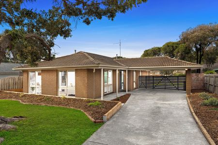 Comfortable Family Living in Prime Highton - Photo 5