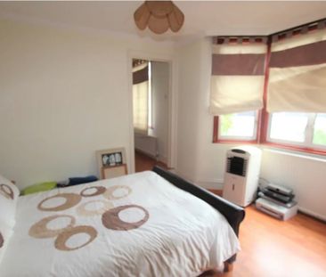 Studio Flat, Palmerston Crescent, N13 - Photo 2