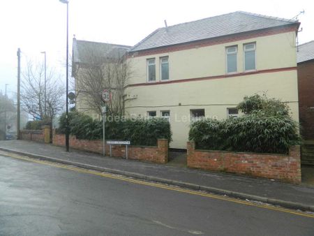 2 bedroom flat to rent - Photo 3