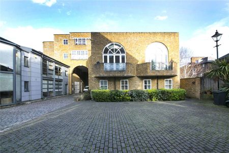 A large, modern two double bedroom apartment set within a quiet and secure gated development a short walk from Upper Street and Angel. - Photo 2