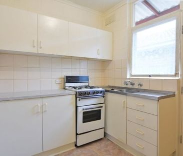 Affordable living - close to shops & transport - Photo 1