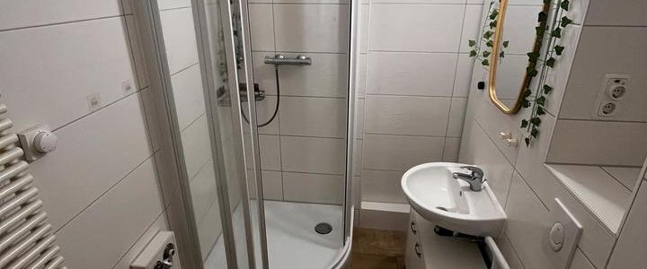 Nachmieter für 2 Raum Wohnung mit Einbauküche - Foto 1