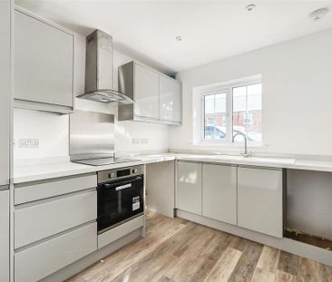 2 bedroom end of terrace house to rent - Photo 5