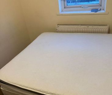 Room in a Shared House, Grange Road, IG1 - Photo 3