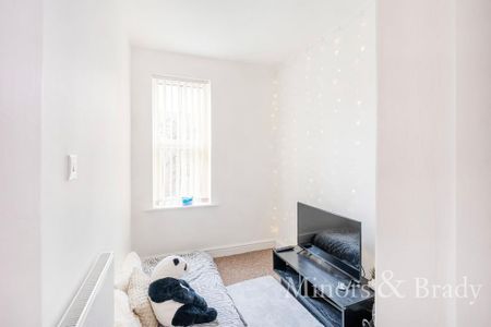 3 bedroom terraced house to rent - Photo 3