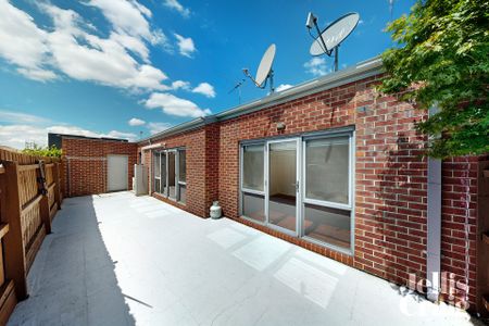 2/134 Cooper Street, Essendon - Photo 3