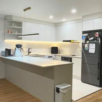 Single-Story Unit -Walk to School! Spacious Townhouse for Rent in Sunnybank Hills - Photo 1