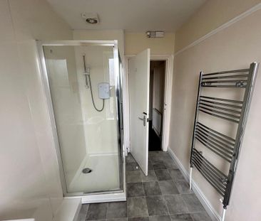 3 bedroom flat to rent - Photo 6