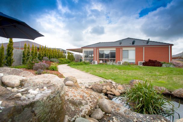 33 Jacksons Creek Way, Gisborne - Photo 1