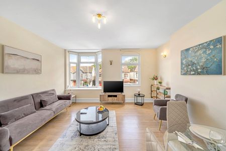 2 Bed Flat, Cranbrook Road, IG2 - Photo 4