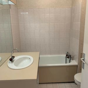 Location Appartement 1 pièce 35m² CAHORS 46000 - Photo 2