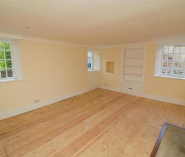 6 bedroom detached house to rent - Photo 2