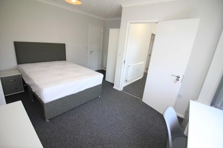 6 bedroom terraced house to rent - Photo 3