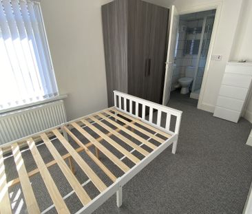 £2,750 PCM, Exceptional Refurbished Five En-Suite Double Bedroom Fu... - Photo 2