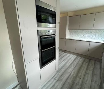 4 bedroom detached house to rent - Photo 6