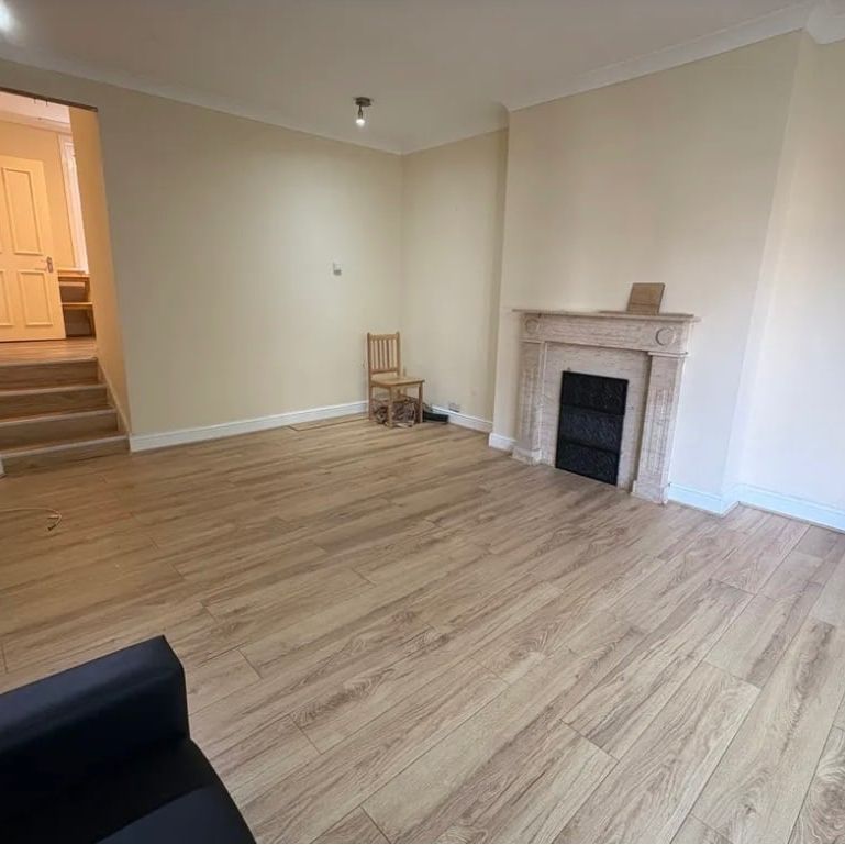 3 Bed Flat, Fairfield Road, N8 - Photo 1