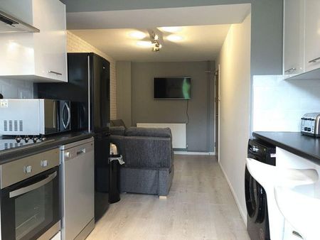 1 bedroom in a house share to rent - Photo 5