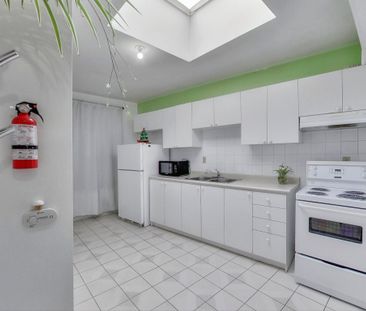 For Lease - 1584 Dundas Street Unit# Apt #2, Toronto, Ontario - Photo 5