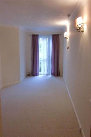 2 bedroom retirement property to rent - Photo 5