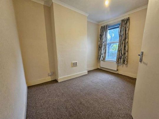 Albert Road, London, E18 - Photo 1