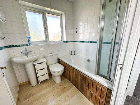 3 bedroom semi-detached house to rent - Photo 2