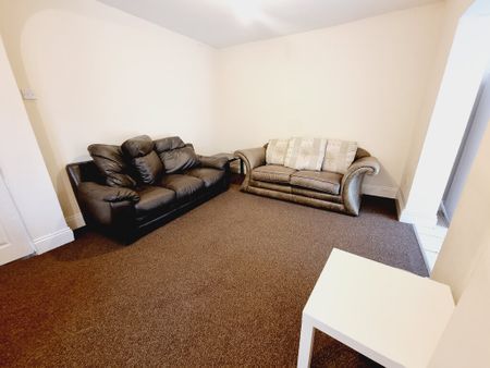 5 Bed Student Accommodation - Photo 3