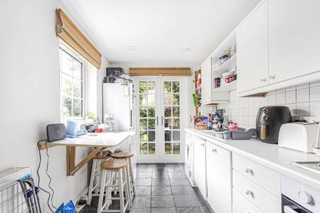 Harvest Road, Englefield Green, Egham, Surrey, TW20 0QS - Photo 4