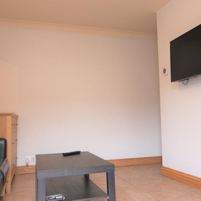 1 bedroom in a flat share to rent - Photo 1