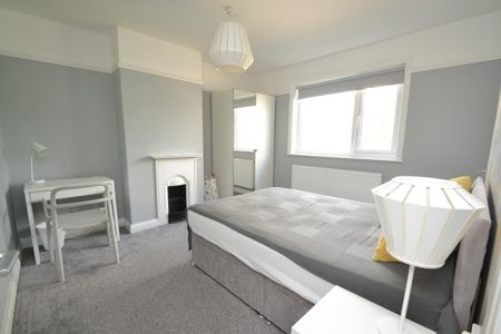 1 bedroom in a house share to rent - Photo 2