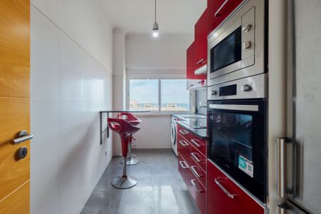 Excelente Apartamento T2 de 3 assoalhadas com vista Rio para Lisboa em pleno Centro do Barreiro, totalmente remodelado e equipado - Photo 3